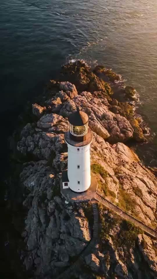Drone Pullback AI video effect — a tight detail rockets out to an aerial wide