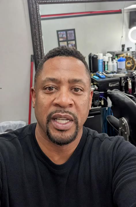 Darnell, Barbershop owner
